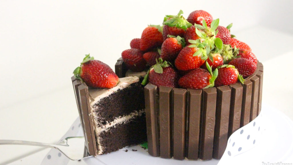 chocolate-cheese-cake-with-strawberry