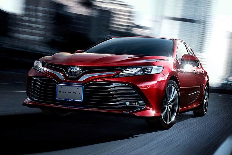 2019-Toyota-Camry-Hybrid-India-front